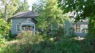 An unusually beautiful house right next to the stone bridge.